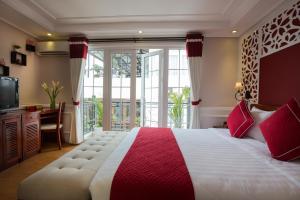 Katil atau katil-katil dalam bilik di La Beaute De Hanoi Hotel