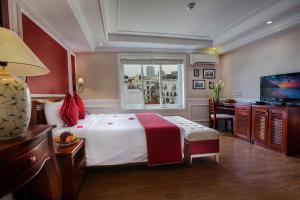 Katil atau katil-katil dalam bilik di La Beaute De Hanoi Hotel