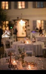 Reštaurácia alebo iné gastronomické zariadenie v ubytovaní Albergo Castiglione Langhe + 37 fotografií