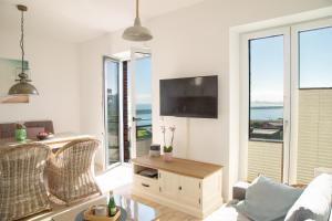 TV a/nebo společenská místnost v ubytování Auf der Ostsee - am Meer - Olpenitz - by Unsere Urlaubszeit