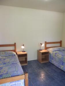 Tempat tidur dalam kamar di Great Keppel Island Holiday Village