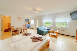 a large living room with two beds and a kitchen at An den Kreischen 28 Ferienbungalow Engel in Ueckeritz