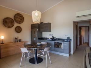 Η κουζίνα ή μικρή κουζίνα στο Holiday Home by Sea Willemstad Pool