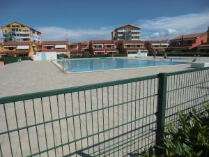 Бассейн в Residence Villaggio dei Fiori con Piscina e Posto Spiaggia Incluso или поблизости