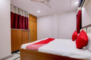 Ένα ή περισσότερα κρεβάτια σε δωμάτιο στο Flagship Shyam Villa