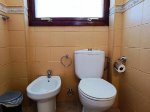 Kúpeľňa v ubytovaní NOG - La Nogalera, 2 dorm, 2 baños, Terraza, Piscina, Wifi