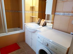 Kúpeľňa v ubytovaní NOG - La Nogalera, 2 dorm, 2 baños, Terraza, Piscina, Wifi