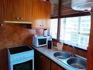 Kuchyňa alebo kuchynka v ubytovaní NOG - La Nogalera, 2 dorm, 2 baños, Terraza, Piscina, Wifi