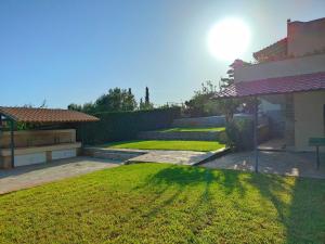 Zdjęcie z galerii obiektu Summer Breeze Villa in Saronic Gulf w mieście Anavissos