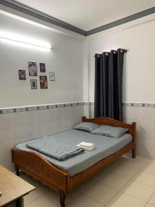 A bed or beds in a room at HomeStay KV2