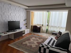 TV a/nebo společenská místnost v ubytování Apto aconchegante com 3 dormitorios bem localizado