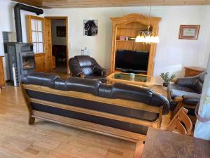 a large leather couch in a living room at Ferien auf dem Eliesenhof in Welzheim