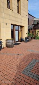 a building with a brick courtyard in front of it at WILLA VASCO BOSMAN in Rewa