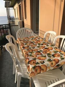 a table with a table cloth with pumpkins on it at Vista mare con ogni comfort in Varazze