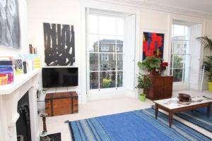 TV a/nebo společenská místnost v ubytování Stunning Arty Apartment in the heart of Clifton
