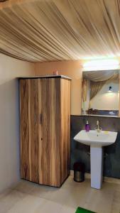 Een badkamer bij Luxury tent cottages between nature