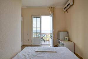 a bedroom with a bed and a window with a view at Snežna Kraljica in Sutomore
