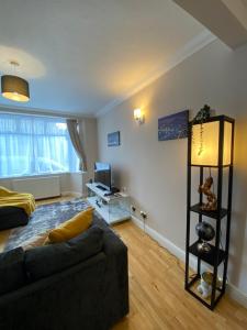 Gallery image of Special Offers, Sleeps 5, Hanwell, London W7, Free Parking in Greenford