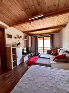 Postel nebo postele na pokoji v ubytování Apartmán s výhledem na Jezerní stěnu