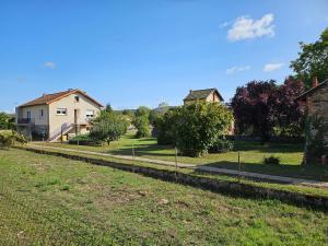 Το κτήριο όπου στεγάζεται  το διαμέρισμα +10 φωτογραφίες