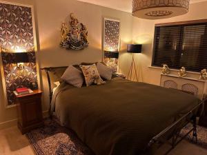 En eller flere senger på et rom på Bonshaw Grange-Riverside Country Retreat, & HotTub