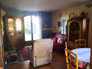 Posezení v ubytování Gîte indépendant - services dîner et petit-déjeuner possible