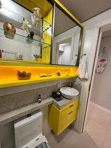 Ванна кімната в Apto da Felicidade - com jacuzzi e jardim privativo