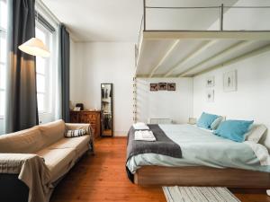 En eller flere senger på et rom på Casa do Sado