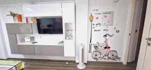 a kitchen with a wall with a drawing of a girl on a bike at Petit Mansión Judería in Córdoba