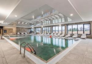 Πισίνα στο ή κοντά στο GOLDENE SONNE Bridge Apartments & SPA