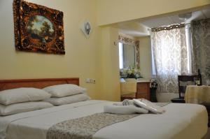 Katil atau katil-katil dalam bilik di Hotel Suites Bat Yam