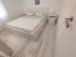 Llit o llits en una habitació de Summer House Hacienda, Pag - Miškovići