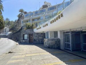 Budova, kde se apartmán nachází + 29 fotografií