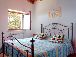 a bedroom with a bed with two pillows and a window at La Casetta in Corniglia