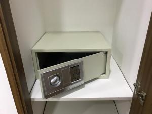a microwave oven sitting on a shelf in a room at Departamento BLUE in San Juan