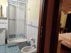 Hotel PALAS tesisinde bir banyo