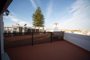 a balcony with a view of a tree at Apartamento Santa Bárbara in Castilleja de la Cuesta