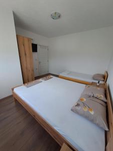 Voodi või voodid majutusasutuse Lazarov Apartments toas