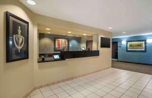 a lobby of a hotel with a waiting room at Extended Stay America Suites - New Orleans - Airport in Kenner