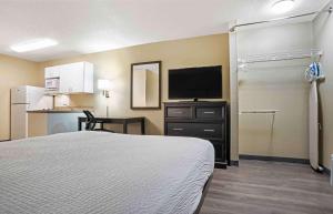 Extended Stay America Select Suites - New Orleans - Airport客房内的一张或多张床位