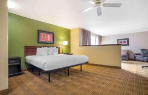 Extended Stay America Select Suites - New Orleans - Airport客房内的一张或多张床位
