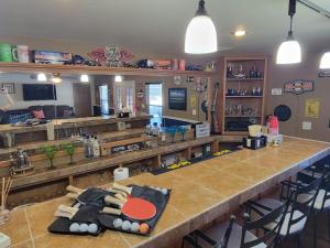 Fotografie z fotogalerie ubytování Parker Strip pool house with game room! v destinaci Parker