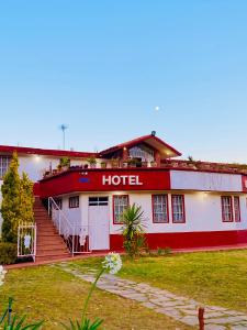 a hotel with a red and white building at Hotel Fernando´s in Tlalpujahua de Rayón