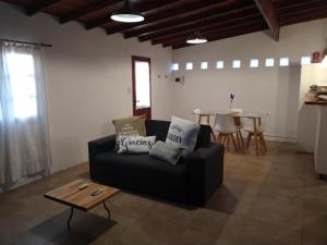 a living room with a black couch and a table at Villa Escondida in Mar del Plata