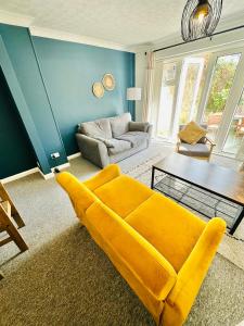 Uma área de estar em Place2Stay Central Brighton Free Parking 3 Bed House