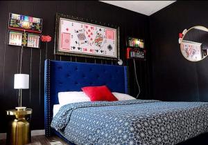 a bedroom with a blue bed with a red pillow at Planet M Hostel in Niagara Falls