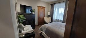 Cama ou camas em um quarto em Grand Getaway at Green Bluff