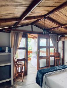 Postel nebo postele na pokoji v ubytování Viyamar Glamping: Discover Tranquility in Style + 36 fotografií