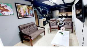 Dapur atau dapur kecil di Tropical Condo!Two Story Three lovely Bedrooms !