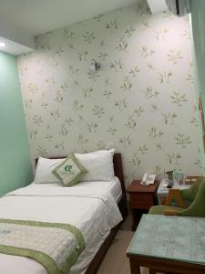 Llit o llits en una habitació de Green Park Hotel Quy Nhon